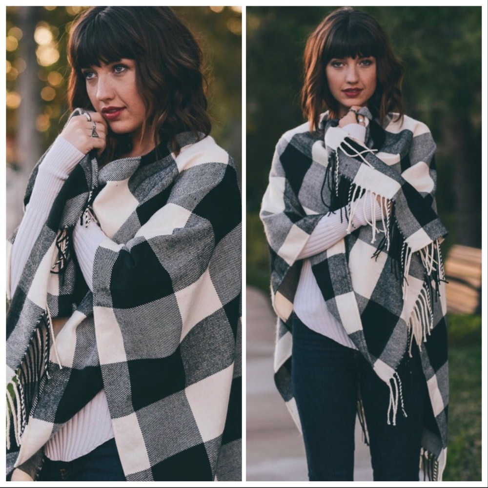 5⭐️WHITE BLACK CHECK PLAID- Poncho - Picture 2 of 3